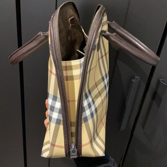 Authentic Burberry Nova Check Bag / Bucket Tote - Picture 3 of 8